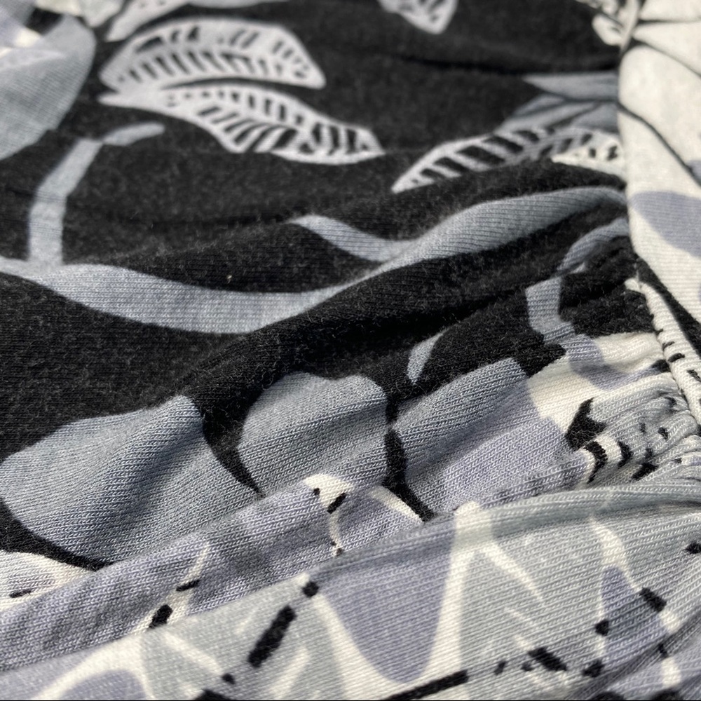 New York and Company Grey Floral Maxi Dress - Picture 6 of 7